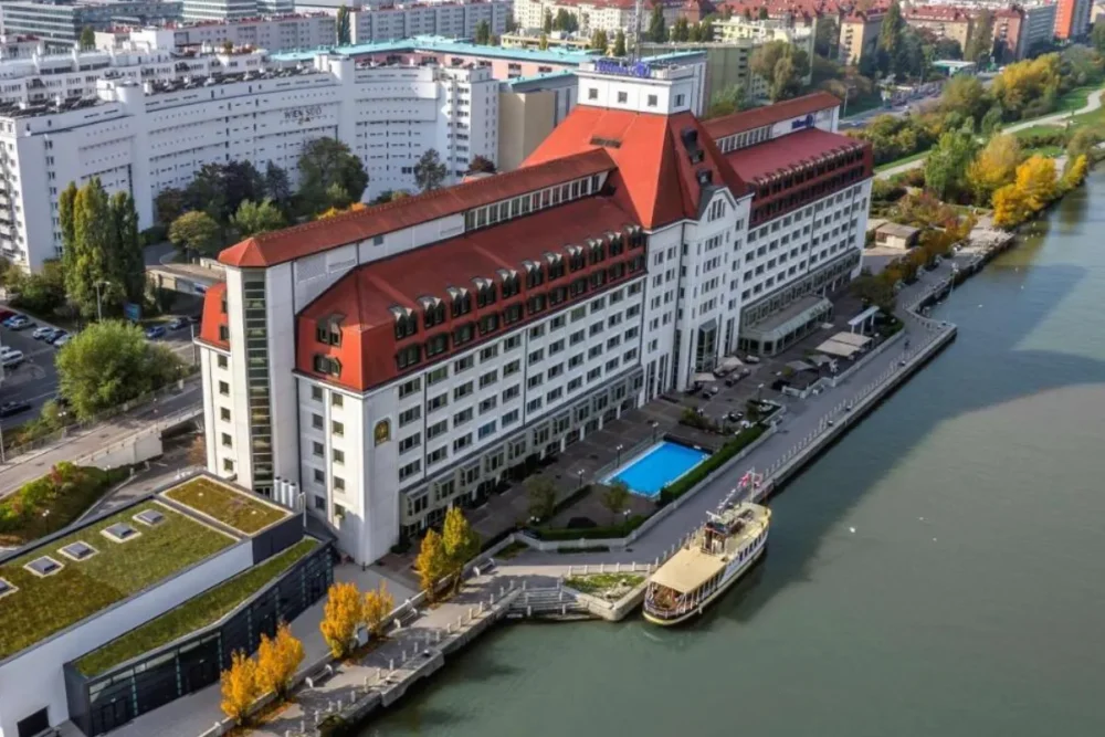 Hilton Vienna Waterfront | uses sustainable ecoturbino watersaving + energy saving bath and shower system